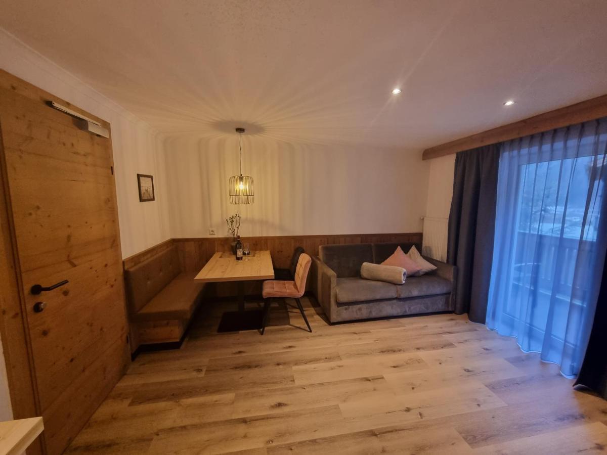 Pension Alpenland Mayrhofen Exteriör bild